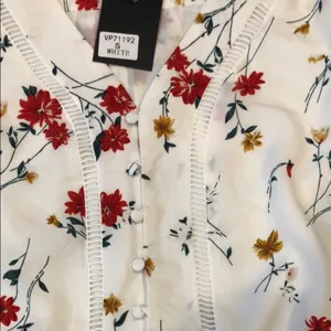 White Floral Romper Bell Sleeve Smocked Elastic Waist Button Front Size Small thumbnail 4