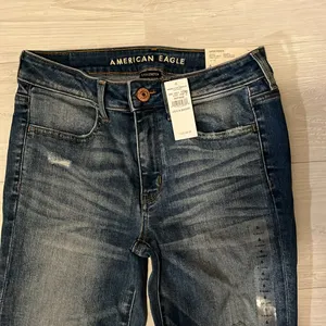 American Eagle Outfitters Women's Dark Blue Distressed Jeans thumbnail 2