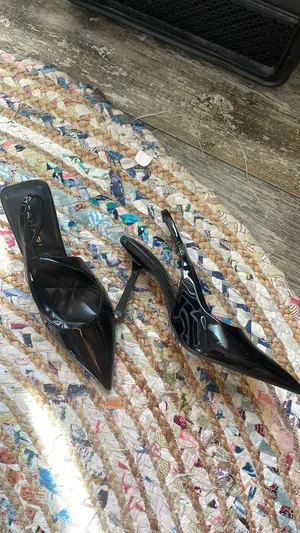 Tahari Heels Black thumbnail 4