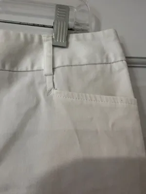 Express Women's Size 6 White Cuffed Chino Mid Rise Shorts Waist 99% Cotton thumbnail 3
