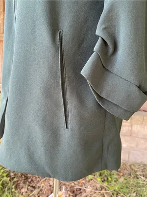Aritzia Babaton Power Hip Blazer Forest Green 2 minimalist capsule wardrobe chic thumbnail 5