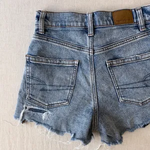 American Eagle 90s Boyfriend Shorts 000 Blue Distressed Highest Rise‎ Denim thumbnail 7