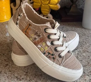 Rocket Dog Sneakers 6.5 with unique embroidery design thumbnail 1