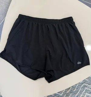 Alo yoga shorts thumbnail 1