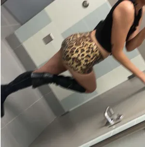 Leopard print sequin shorts thumbnail 3