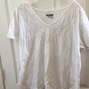 FINAL MARKDOWN Ladies’ Basic Editions Tee (XL) thumbnail 1