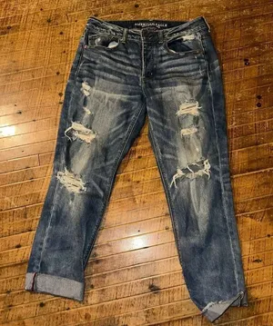 American Eagle destroyed relaxed 8 Tomgirl jeans thumbnail 1