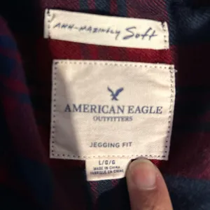 American Eagle Outfitters Large Red & Navy Plaid Button-Up thumbnail 5