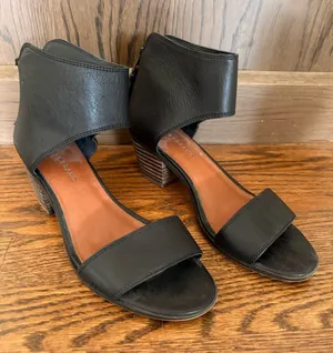 Lucky Brand Black Open-Toe Ankle Cuff Block Heel Sandals thumbnail 1