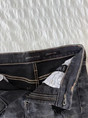 Kendall + Kylie Jean Shorts  thumbnail 5