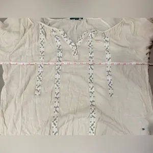 American Eagle Outfitters Cream Blouse with embroidered‎ Floral Accents Size XL thumbnail 9