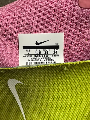 Nike Women’s Epic React Flyknit Running Shoes thumbnail 4