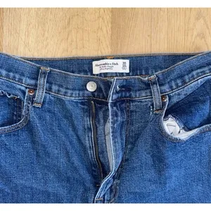 Abercrombie high rise cropped jeans thumbnail 2