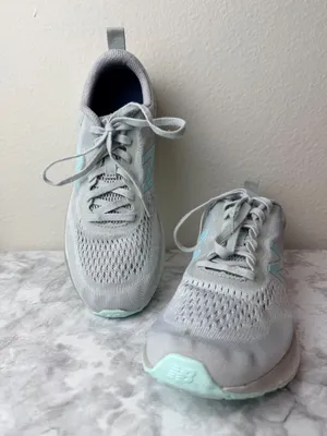New Balance Fresh Foam Arishi V3 Women’s Size 10 Gray Mint Running Shoes thumbnail 1