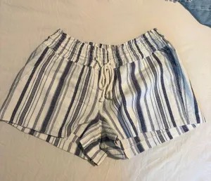 Low-Rise Roxy Shorts thumbnail 1