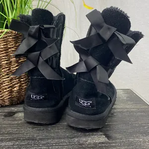 Ugg Black Bailey Bow II 2 Short Calf Winter Boots 7 thumbnail 3