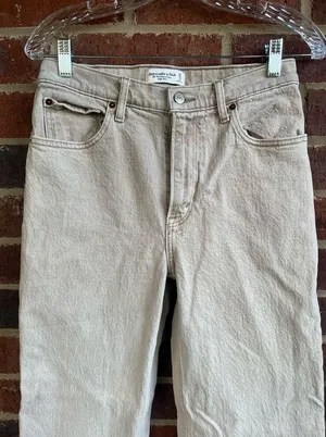 Abercrombie NWOT 90’s Relaxed Jean High Rise in “Oat” Size 4 thumbnail 9