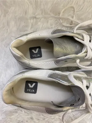 Veja Women’s White Sneakers with Iridescent Silver Accents. Size-7 thumbnail 6