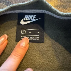 Nike Women's Olive crewneck Sweatshirt thumbnail 4