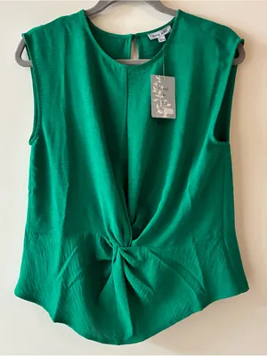 Floral & Ivy Twist-Front Green Sleeveless Camisole thumbnail 1