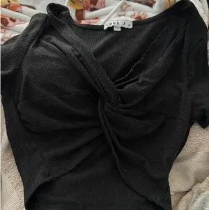 Black crop top Size M thumbnail 1