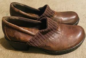 BORN Women’s brown leather b.o.c. Clogs size 7 thumbnail 1