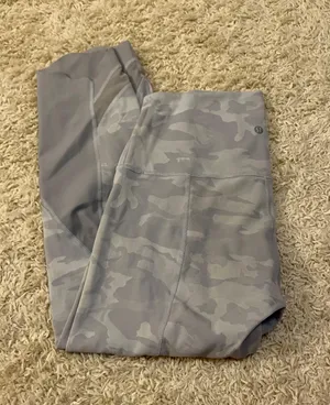 Lululemon Wunder Under Scalloped 23”size 12 thumbnail 2