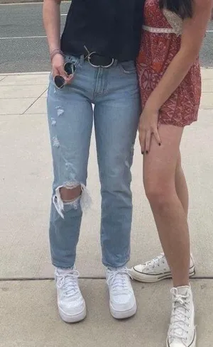 Abercrombie The Boyfriend Mid rise Jeans thumbnail 1