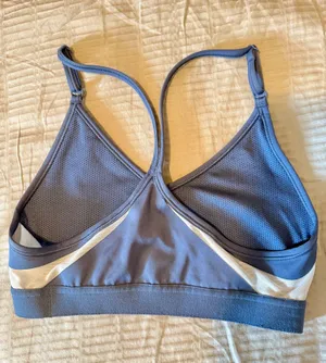 Nike IndyWomen's Light-Support Padded V-Neck thumbnail 3