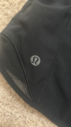 Lululemon Hotty Hot 2.5" Shorts High-Rise thumbnail 4