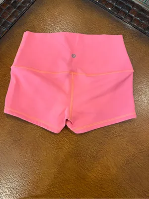 Lululemon Boogie Short Roll Down in size 4 thumbnail 2