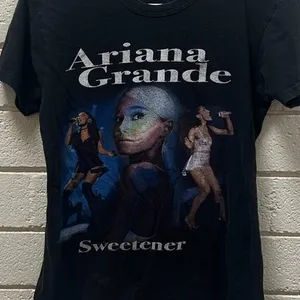 Ariana Grande Sweetener tour t-shirt size S thumbnail 7