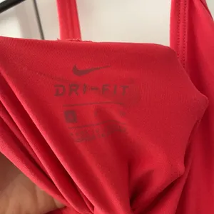 Nike tank thumbnail 4