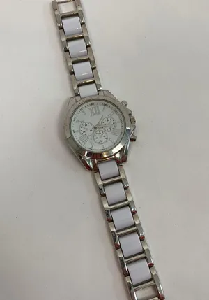 White And Silver Modern Fashion Watch thumbnail 3