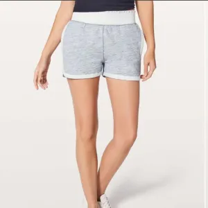 LULULEMON Cool & Collected Shorts 2.5”‎ in Heathered Space Dyed Nimbus thumbnail 2