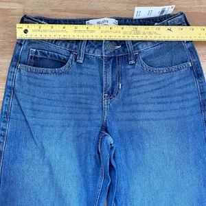 NWT Hollister medium-wash low-rise baggy jeans Size US 00R / W24 Regular thumbnail 6