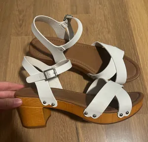 Cushionare White Strappy Heel Sandals thumbnail 1