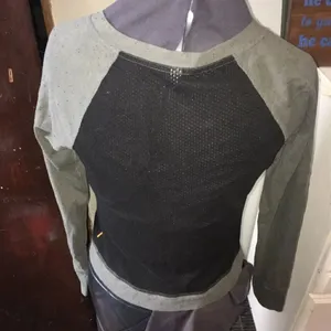 Lucy army green cropped workout top with mesh back Size M thumbnail 2