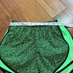 Nike‎ Dri-FIT Tempo Running Shorts Womens Neon Green Black Geometric XS thumbnail 7