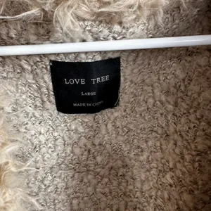 E13. Love Tree cream faux fur vest Size L thumbnail 2