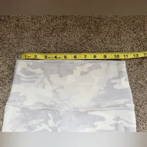 Lululemon Wunder Under Short 10" *Ribbed in Incognito Camo Jacquard White Size 4 thumbnail 9