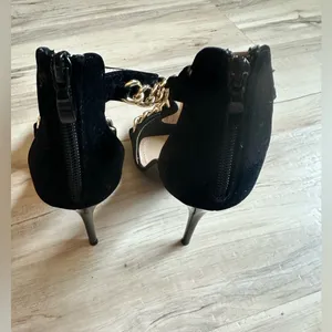 Black/Gold Chained Heels Gold Size 7.5 thumbnail 4