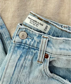 Abercrombie 90s Ultra High-Rise Straight Jeans thumbnail 2