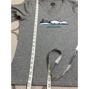 Life Is Good V-Neck Crusher Tee Winter Cabin Snowy Waterfront Shirt Size S thumbnail 8