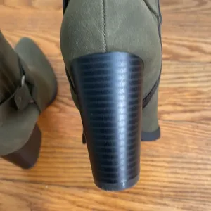 Indigo Rd ankle moto‎ booties block heel green size 7.5 thumbnail 8