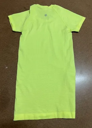 Lululemon Swiftly Tech Short Sleeve Size 2 thumbnail 3