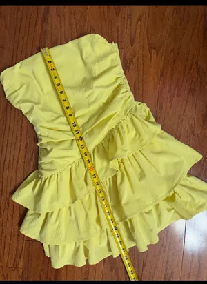 SHEIN Yellow strapless Tiered Layer Ruffle Hem Bandeau Tube Dress- size M. Tiered Layer Ruffle Hem Bandeau Tube Dress Sleeveless Ruched Solid Mini Tube Dress. Wear to a formal, date night or party event. Super cute, gently warn & excellent condition. Measurements approximately 15” from armpit to armpit not fully stretched out from elastic x 27” long. Non-smoking home. Priced to sell at as is condition. Don’t like my price, make reasonable offer! thumbnail 7