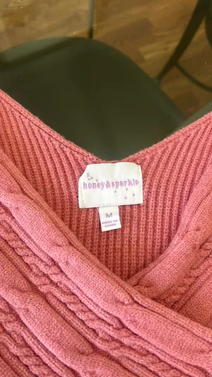 Pink Sweater Size M thumbnail 2