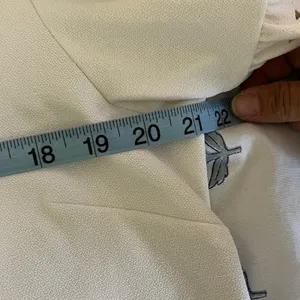 Banana Republic Top‎ XL White Scalloped Laser Cut Crepe Minimalist Chic Women's thumbnail 6