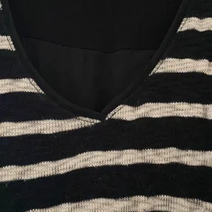 White House Black Market Black Stripe Flowing Sweater Top Women's Medium thumbnail 5